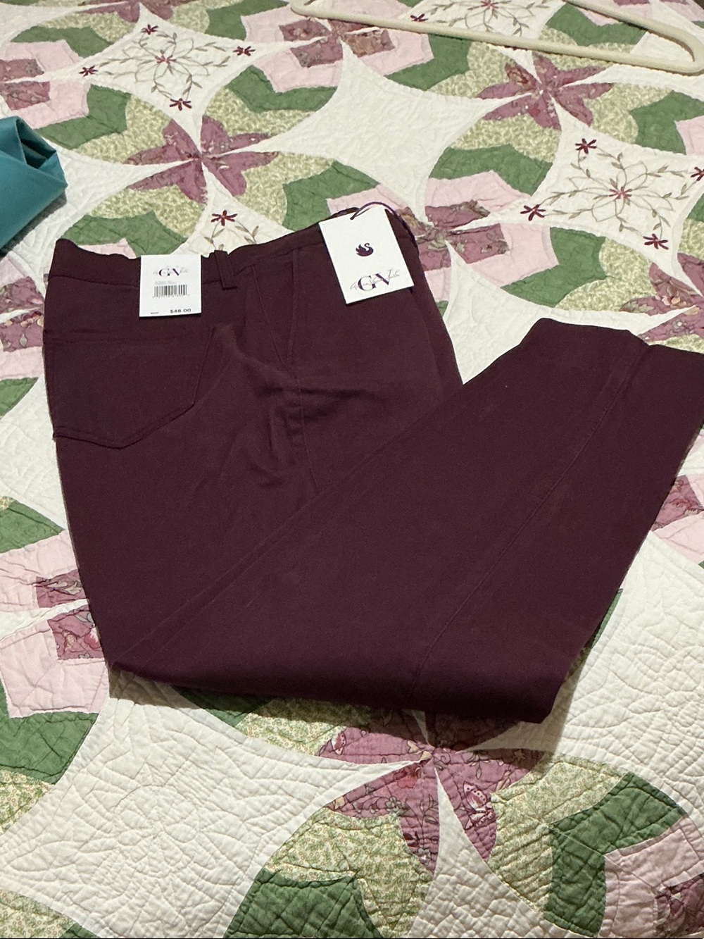Gloria Vanderbilt Slim Chino Pants in Burgundy